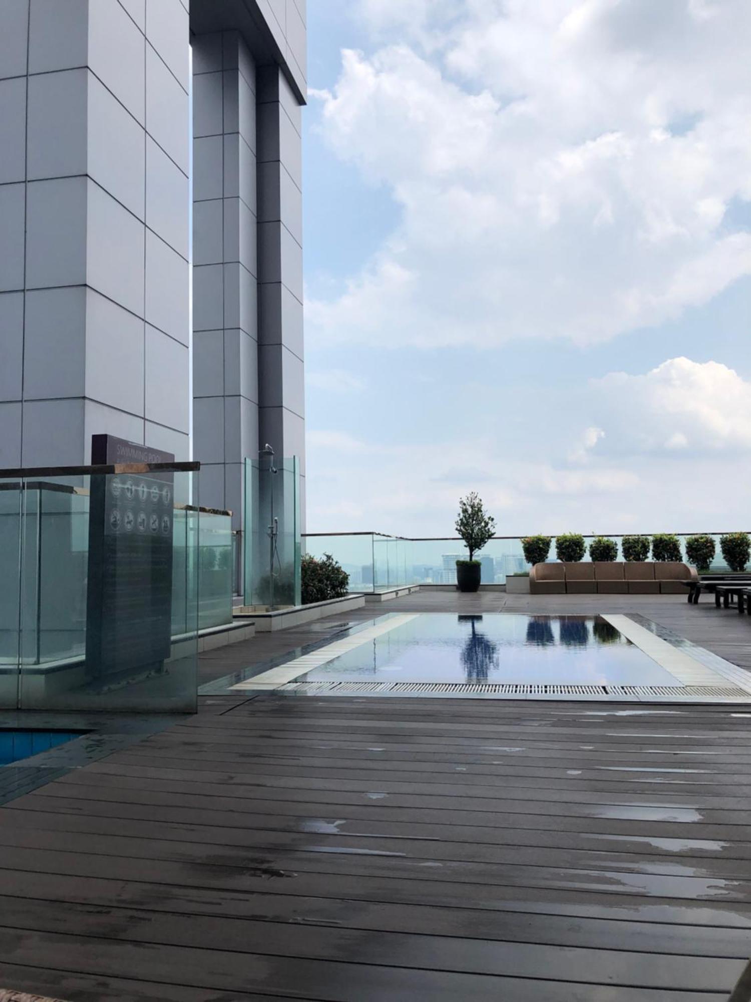 Amazing Pool By Platinum Suites Klcc Kuala Lumpur Luaran gambar